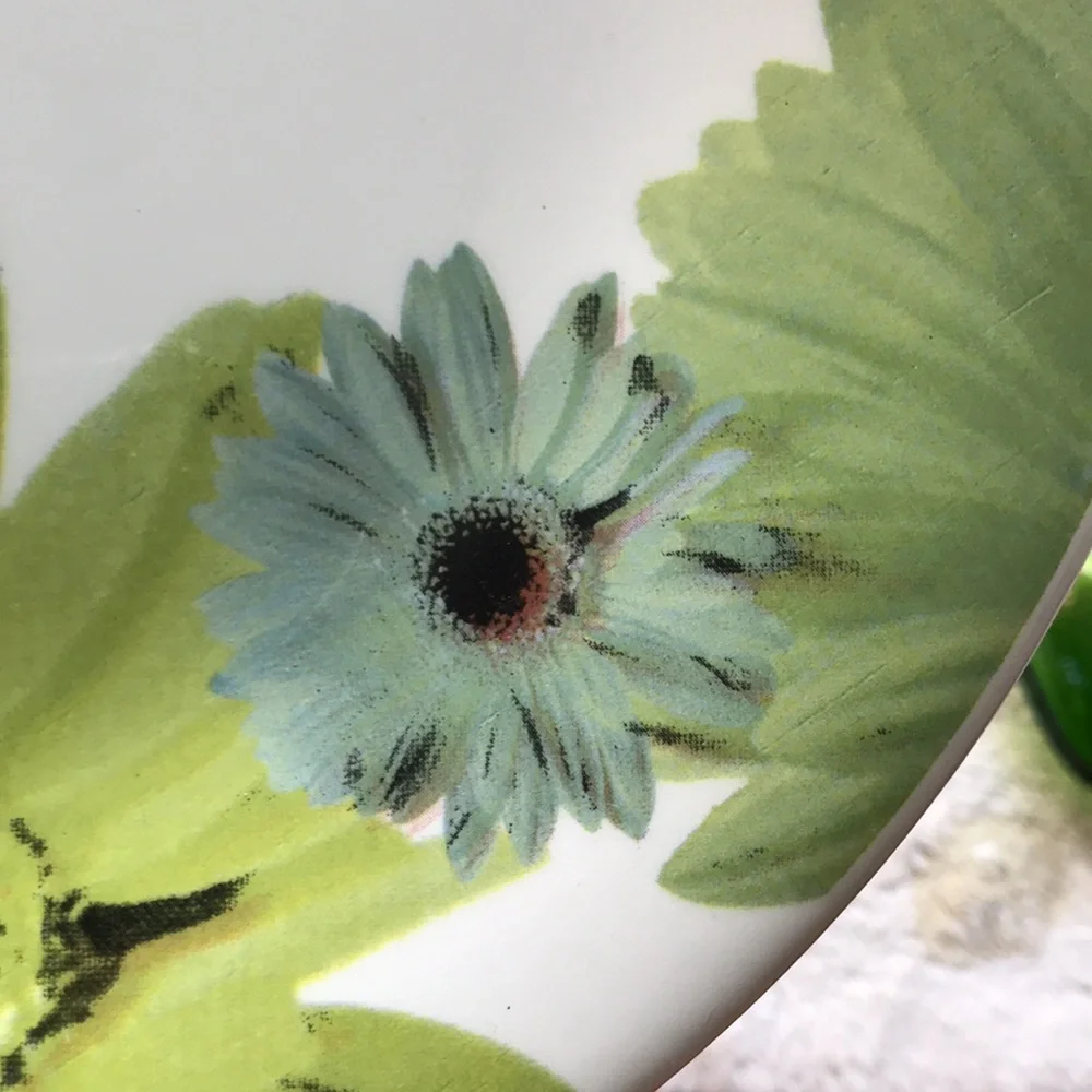 Crate & Barrel Gerber Daisy Buffet Plate made in Italy shades of green